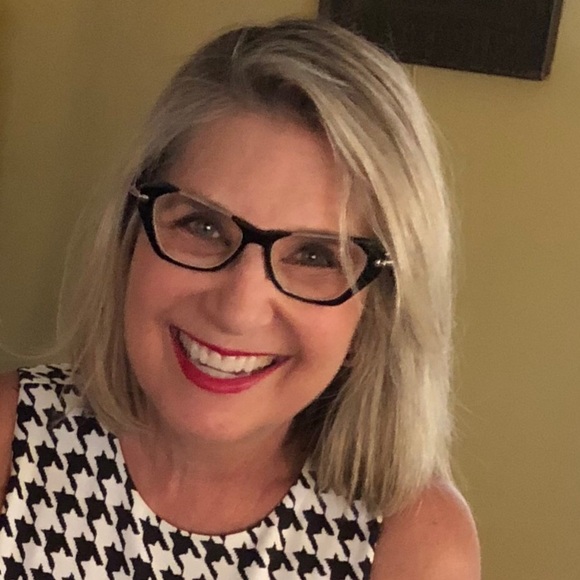 Meet your Posher, Eileen - Picture 2 of 2